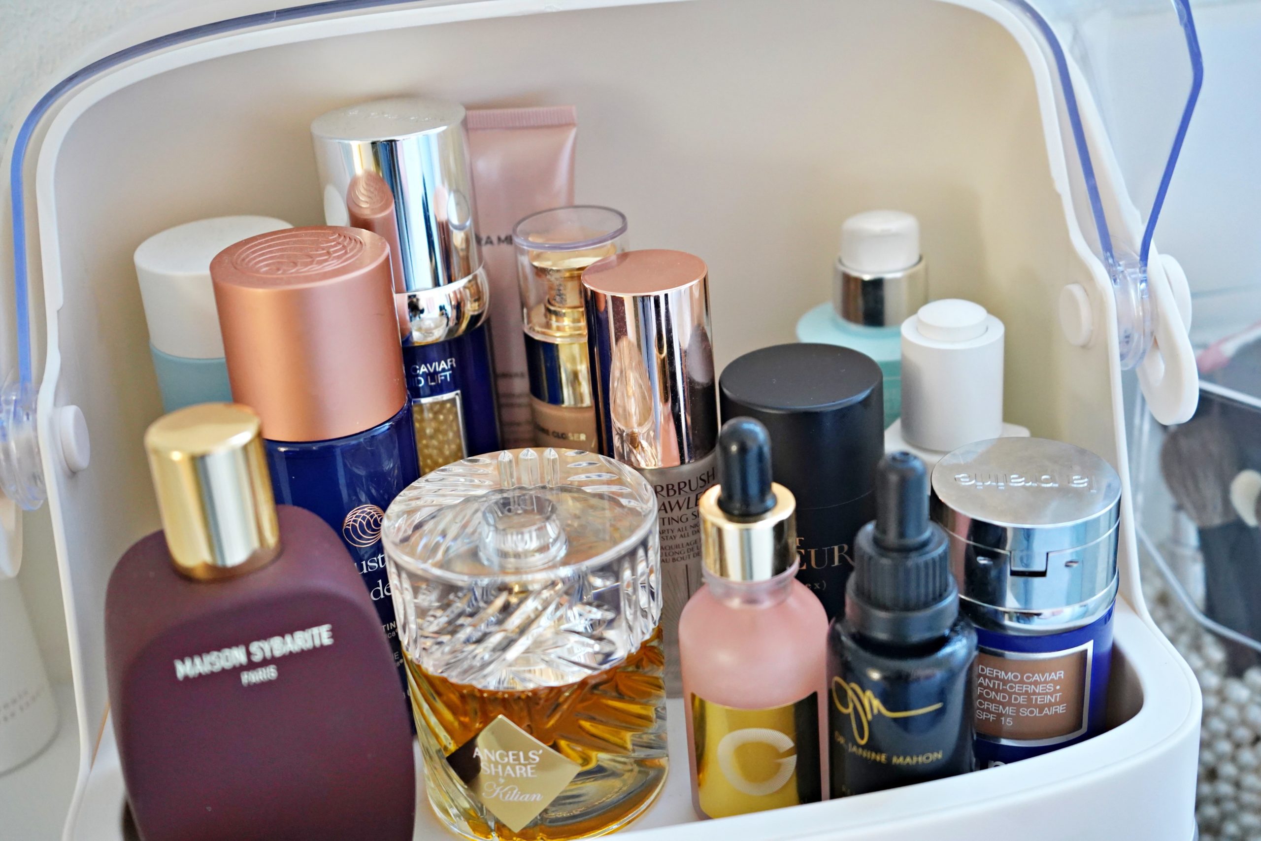 Dust-Free Makeup Organizer | An Epic Holiday Gift Guide
